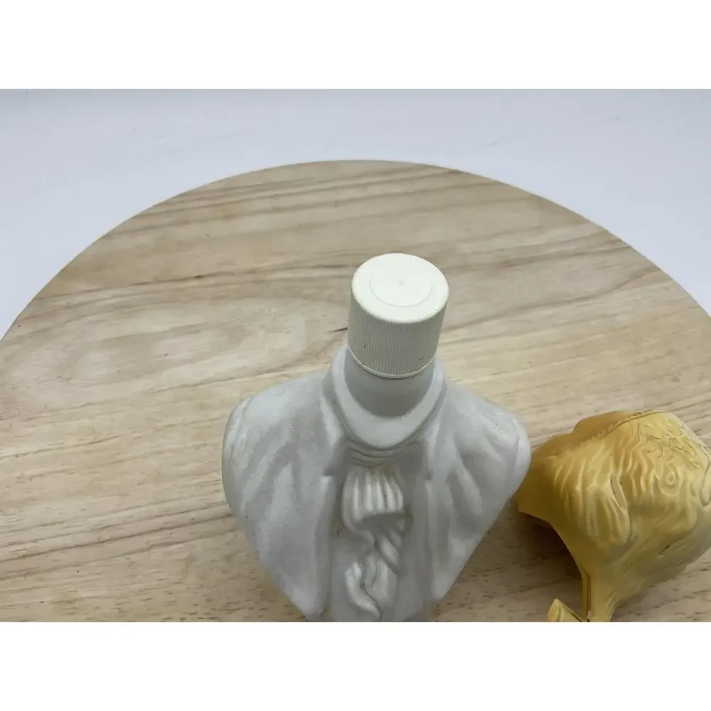 Vintage Avon Colonial Man‎ Bust Cologne Bottle White Gold Figurine Decor